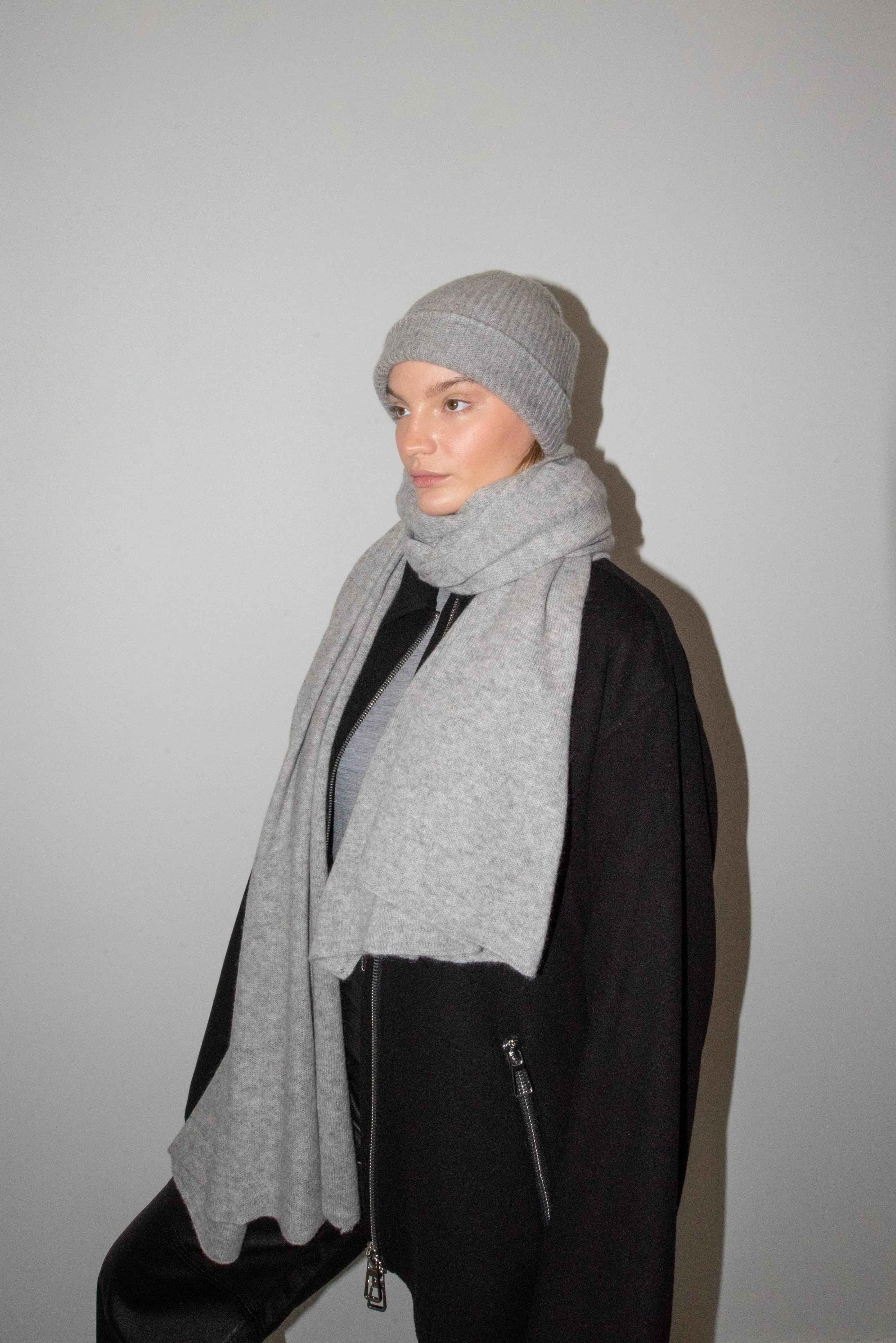 CASHMERE TRAVEL WRAP SCARF