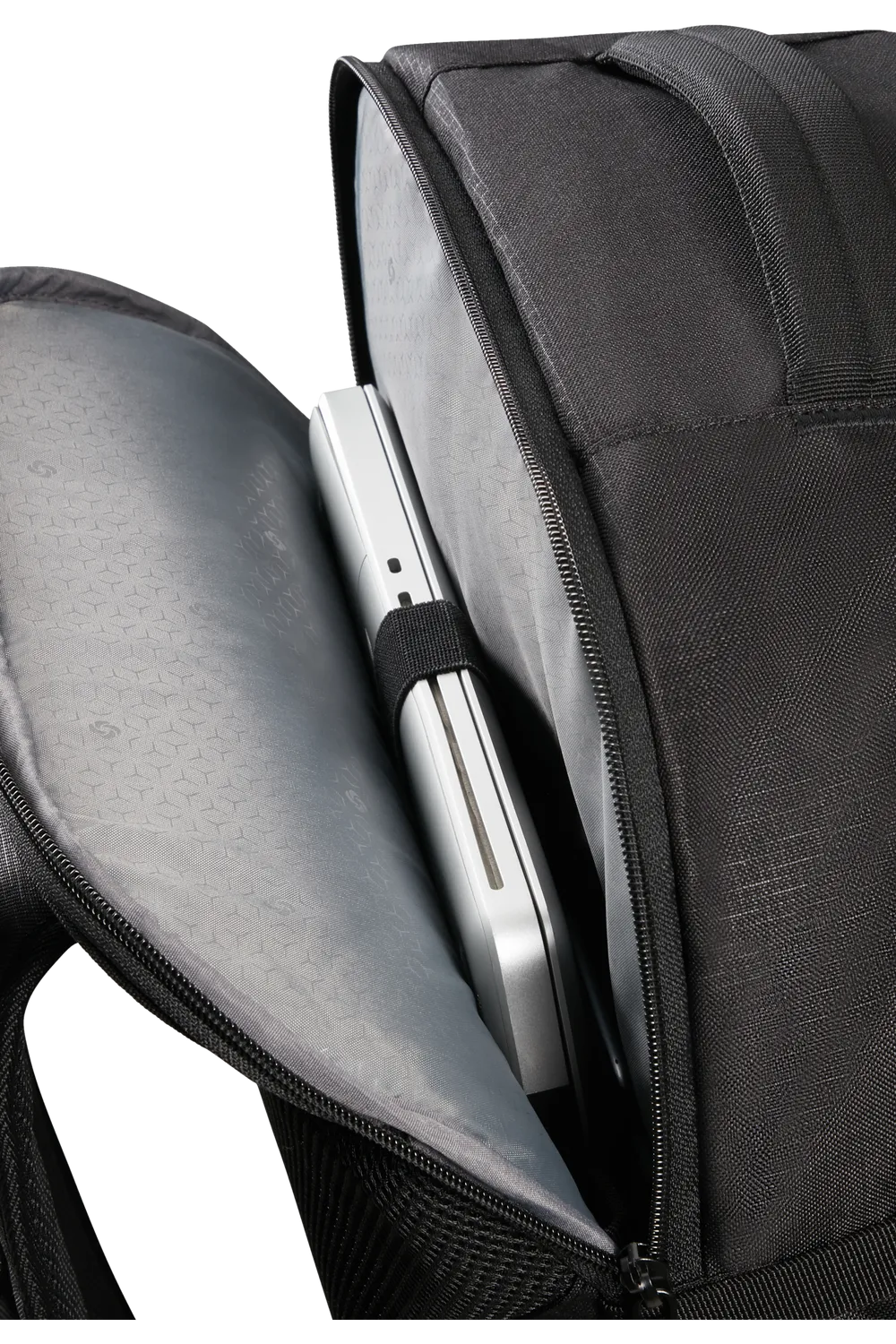 ROADER Travel Backpack M - Deep Black